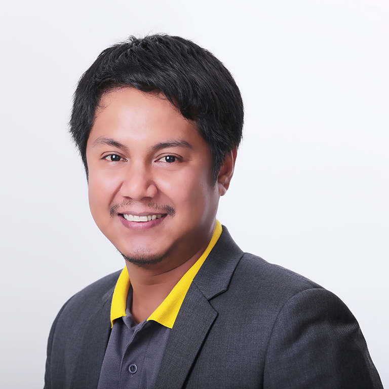 นายจักรพงษ์ พรหมรุ่ง